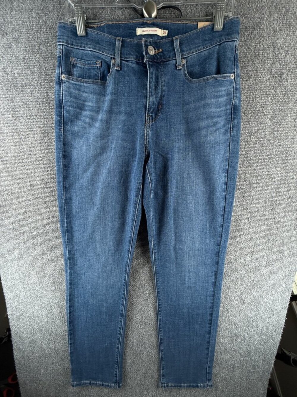 NWT Levi’s Classic Straight Blue Denim Jeans Size 28x30 Medium Wash Stretch